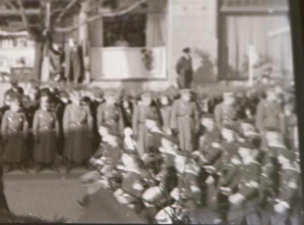 drei alte Negative - geschmückte Stadt - Feierlichkeiten